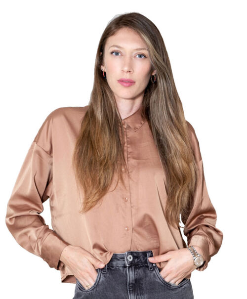 Julia-x700x848 Julia-x700x848