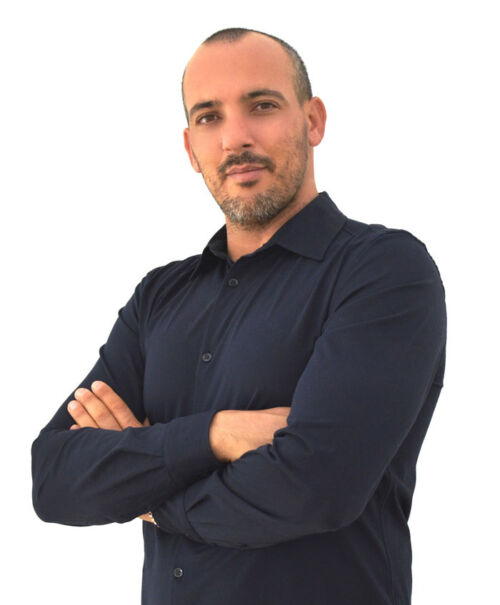 Leo-x700x848 Leo-x700x848